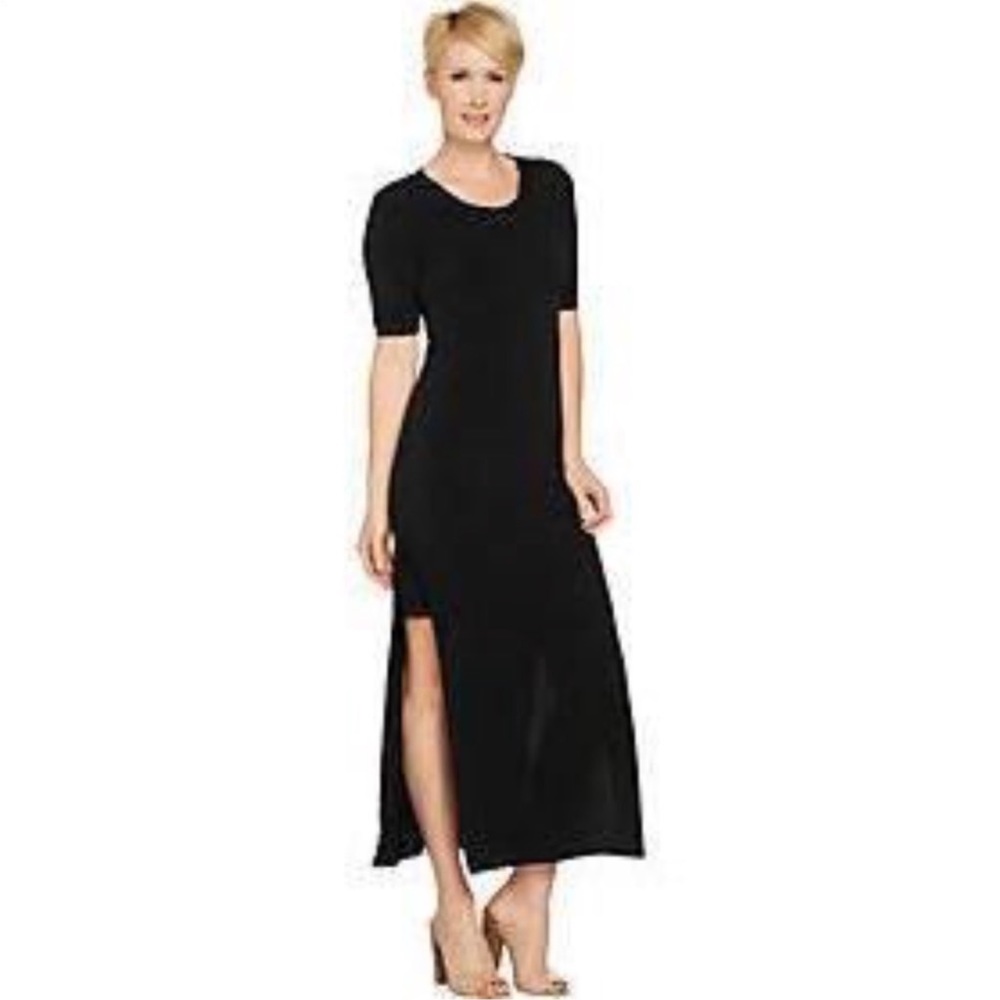 GILI maxi dress with side slit.